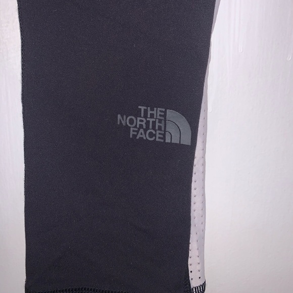 The North Face Flashdry Cropped Leggings - Picture 3 of 8